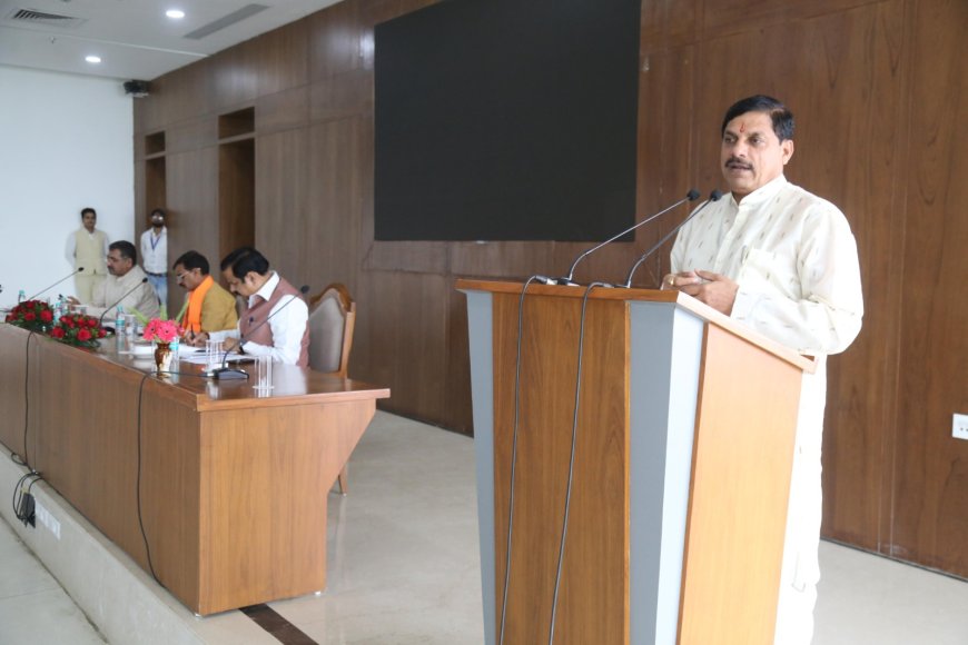 मुख्यमंत्री डॉ. मोहन यादव ने लोकसभा चुनाव को लेकर अपने आवास पर महत्वपूर्ण बैठक को सम्बोधित किया