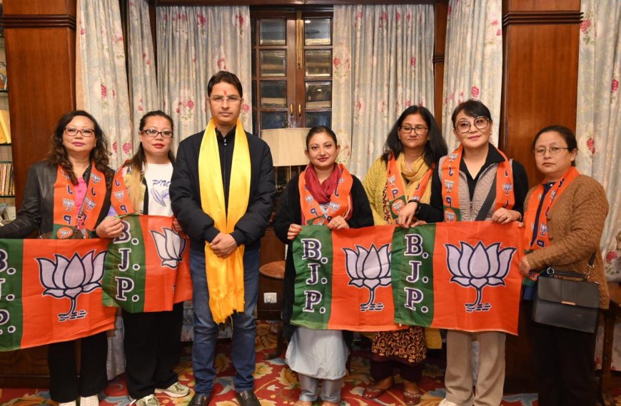 Marking a historic moment, today six Darjeeling Municipality councilors reposing their faith in the leadership of Hon'ble Prime Minister Sh Narendra Modi ji joined the BJP family