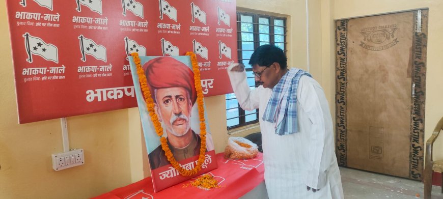 FLORAL TRIBUTES TO MAHATMA JYOTIBA PHULE ON HIS 197TH BIRTH ANNIVERSARY