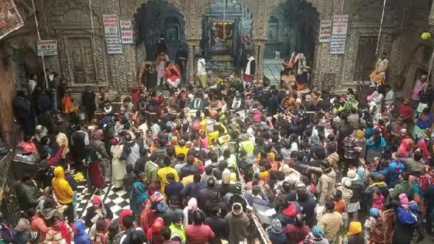 "बांके बिहारी मंदिर में नए नियम: अंदर प्रसाद या माला चढ़ाने की अनुमति नहीं, श्रद्धालुओं की भीड़ को कम करने के लिए बदलाव किए गए"