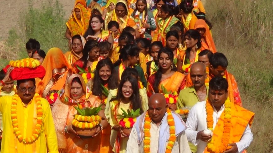 कथा शुरू होने से पहले निकली भव्य कलश यात्रा