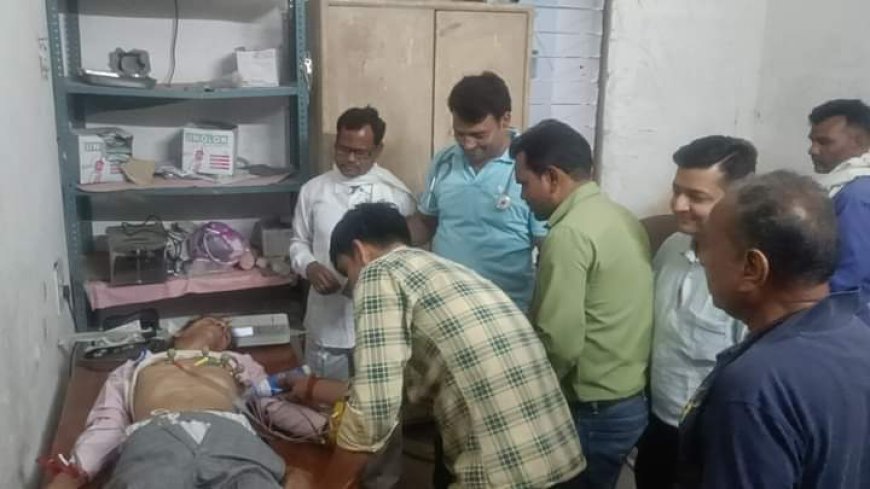 छतरपुर जिले के बड़ामलहरा कंवरपुरा पोलिंग बूथ के पीठासीन अधिकारी राम प्रकाश विश्वकर्मा को आया अटैक बड़ा मलहरा स्वास्थ्य केंद्र में इलाज जारी