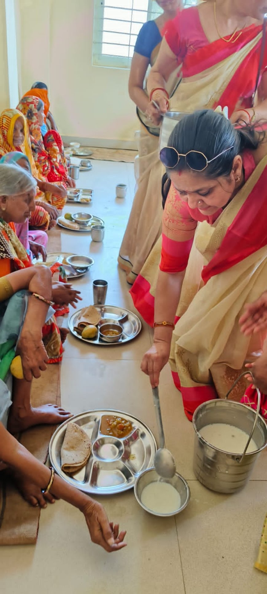 जीव दया सप्ताह: दिगंबर जैन महा समिति महिला संभाग ने पांचवें दिन निशक्त और वृद्ध जनों के बीच जाकर बिताया समय और वृद्धाश्रम में कराया भोजन
