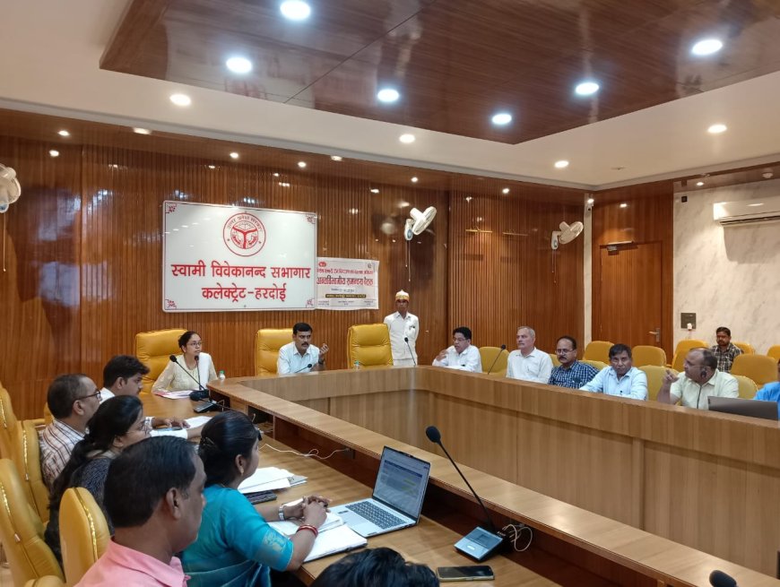 जिलाधिकारी की अध्यक्षता में हुई संचारी रोग नियंत्रण के सम्बन्ध में बैठक