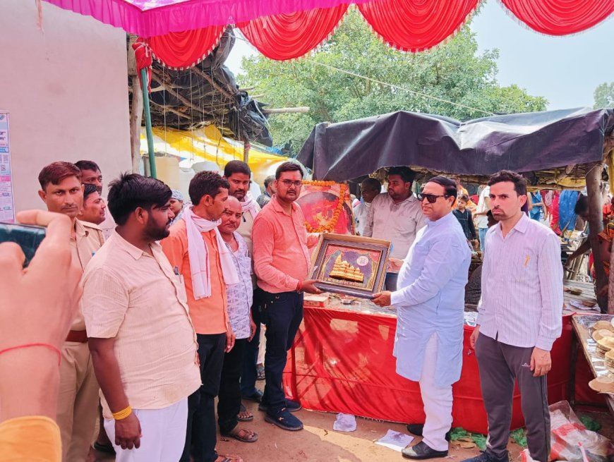 व्यापार मंडल महामंत्री ने कछौना की गोपी मार्केट में किया भण्डारा का आयोजन