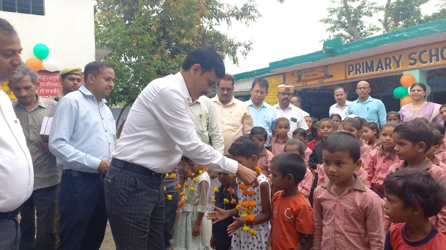 हरदोई में डीएम मंगला प्रसाद ने किया स्कूल चलो अभियान का शुभारम्भ