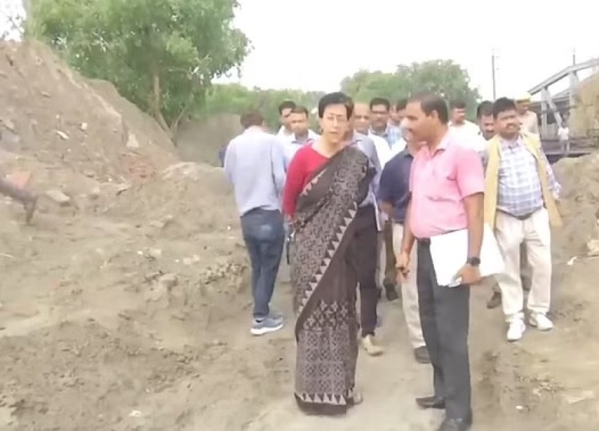 यमुना नदी के निचले इलाके में पहुंची आतिशी, बोलीं- हम हर स्थिति से निपटने के लिए पूरी तरह तैयार