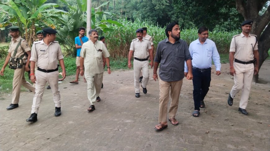 जिलाधिकारी ने केन्द्रीय विद्यालय हाजीपुर के निर्माण हेतु जमीन का किया निरीक्षण