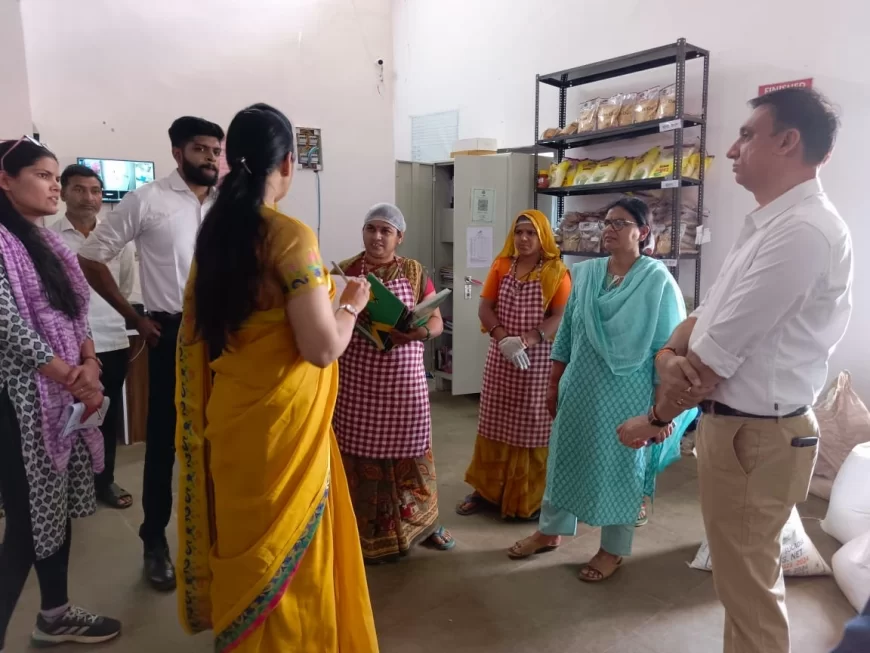 जिला पंचायत सी.ई.ओ. ने प्रोसेसिंग यूनिट का किया भ्रमण 