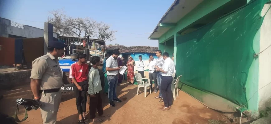 जिला पंचायत सीईओ ने हरिपुर में आयुष्मान कार्ड सेंटरों का किया निरीक्षण