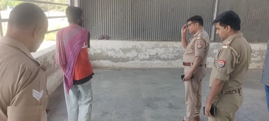 मथुरा: रेलवे स्टेशन के बाहर प्रेमी युगल ने खाया जहर, इलाज के इंतजार में अस्पताल बेड पर तड़पते रहे मरीज