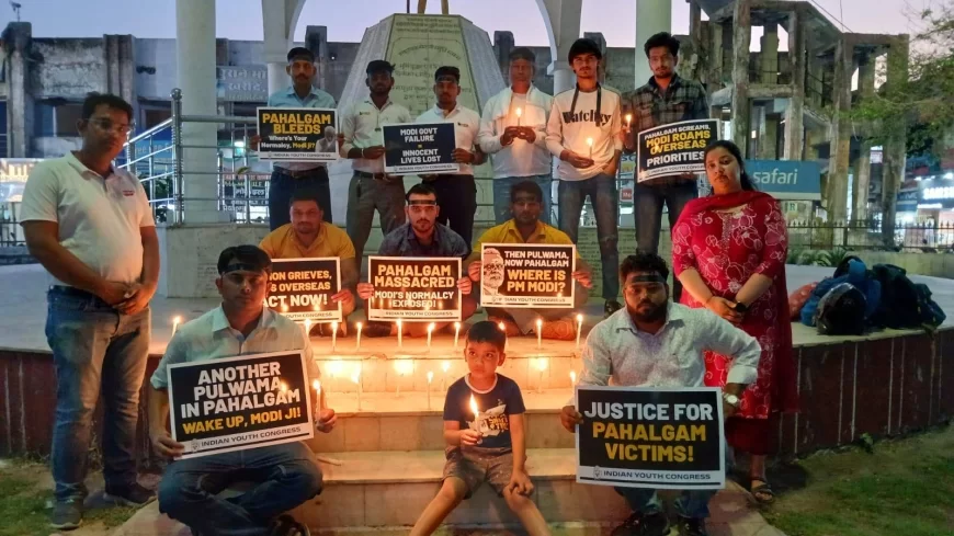 पहलगाम आतंकी हमले के विरोध में युवा कांग्रेस का मौन प्रदर्शन