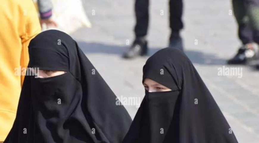 TWO PAKISTANI WOMEN LIVE IN ARA ON VISA