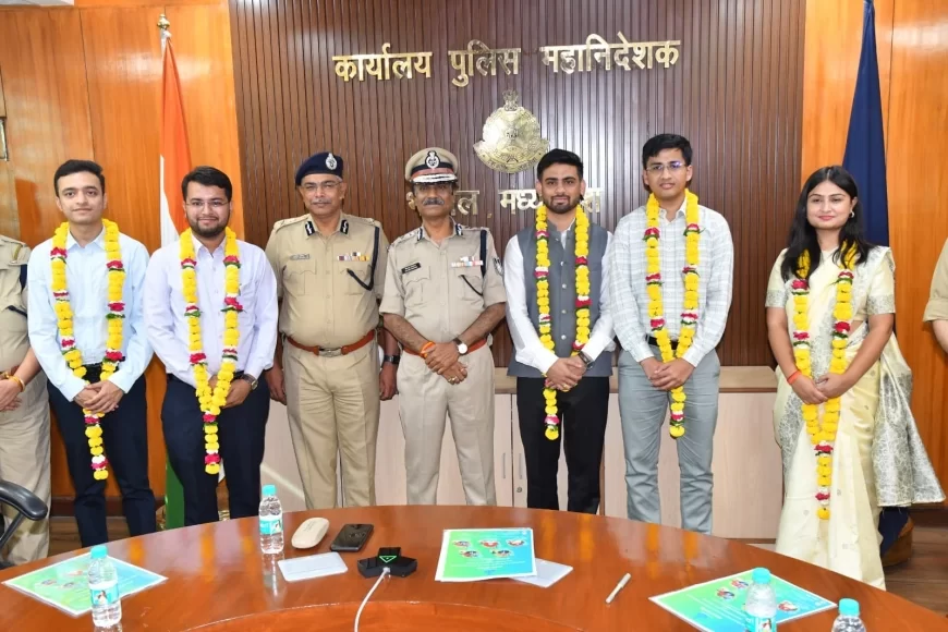 DGP कैलाश मकवाणा ने पुलिस कर्मियों के UPSC में चयनित बच्चों को किया सम्मानित