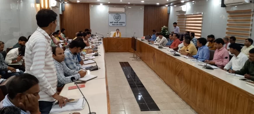 आँगनबाड़ी केंद्रों का निर्माण तेजी से करायें व निर्माण की नियमित निगरानी करेंः-सीडीओ