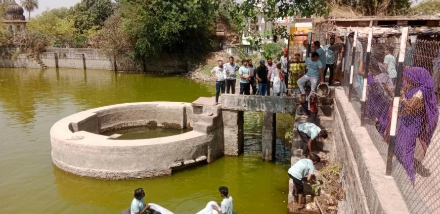 ‘’जल गंगा संवर्धन अभियान’’ अंतर्गत ग्राम पंचायत बजरंगगढ में किया गया श्रमदान