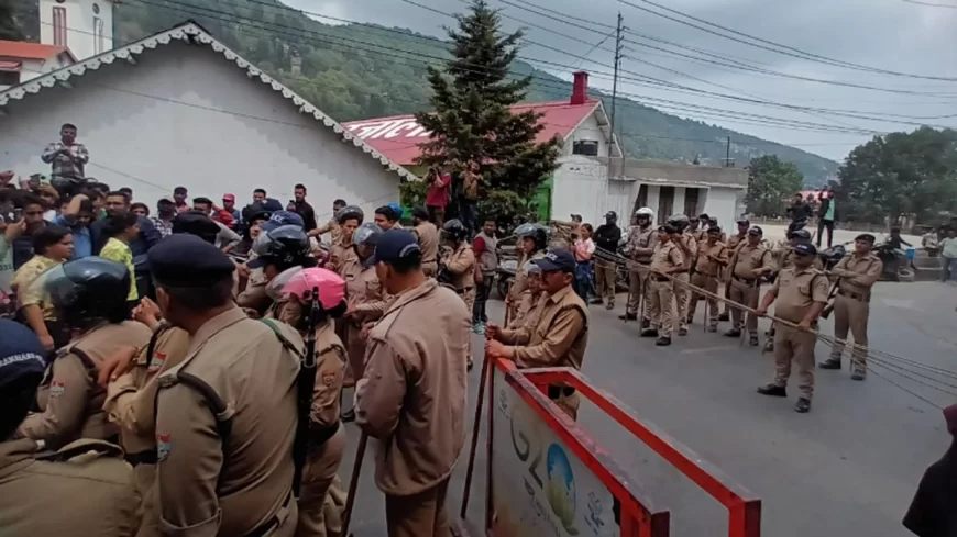 नैनीताल में बवाल से पर्यटन को झटका, 50 प्रतिशत तक होटलों की बुकिंग रद्द