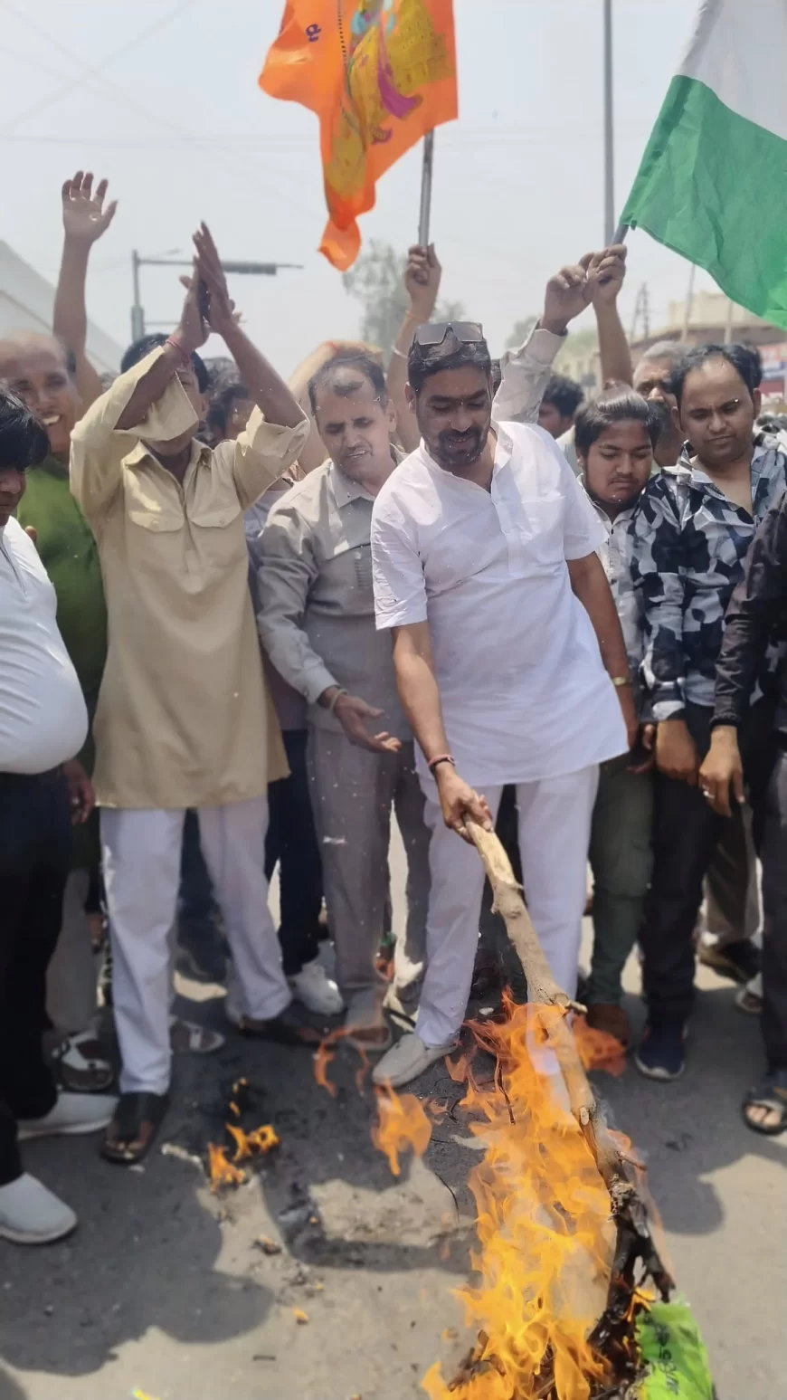 पहलगाम आतंकी हमले के विरोध में मथुरा बंद