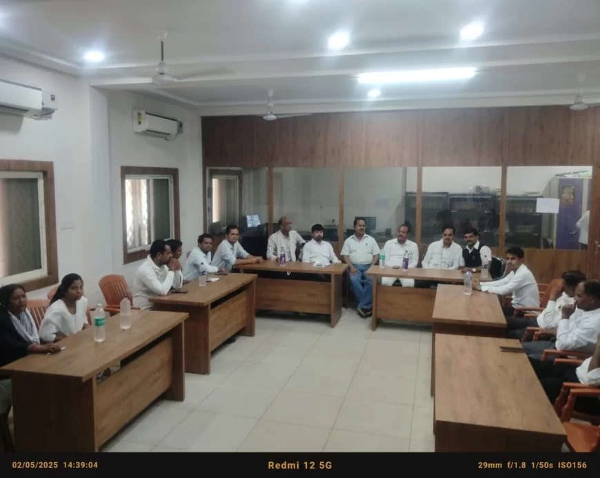 आज शुक्रवार को न्यायालय परिसर स्थित वाचनालय में अधिवक्ता परिषद मध्य भारत प्रांत गुना ईकाई की आवश्यक बैठक का आयोजन किया गया