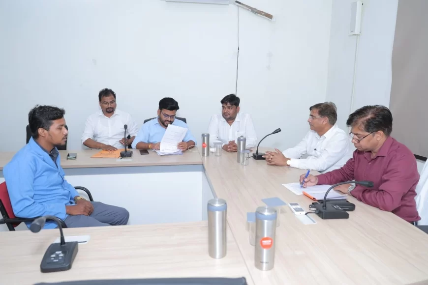 वेटरिनरी विश्वविद्यालय के कैम्पस प्लेसमेंट में पहुंचे 37 छात्र, श्वेतधारा मिल्क प्रोड्यूसर कंपनी अयोध्या के प्रतिनिधियों ने किय कैम्पस प्लेसमेंट