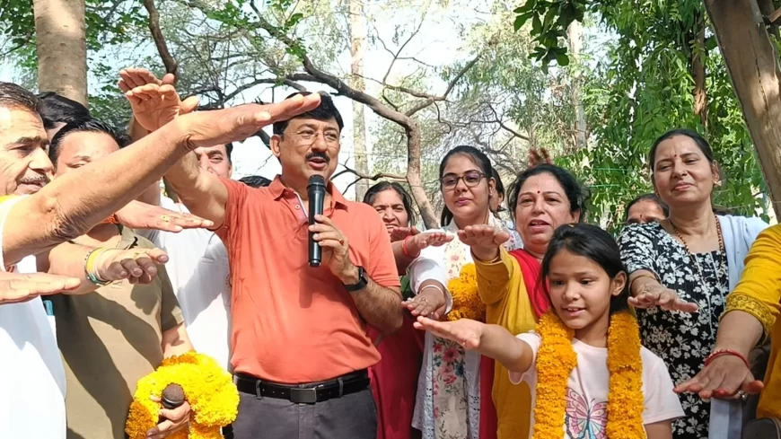 स्वतंत्रता पार्क में चलाया स्वच्छता अभियान, कलेक्टर श्री कन्याल ने स्वच्छता के लिए किया प्रेरित, ‘’हमारा गुना स्वच्छ गुना’’ की दिलाई शपथ