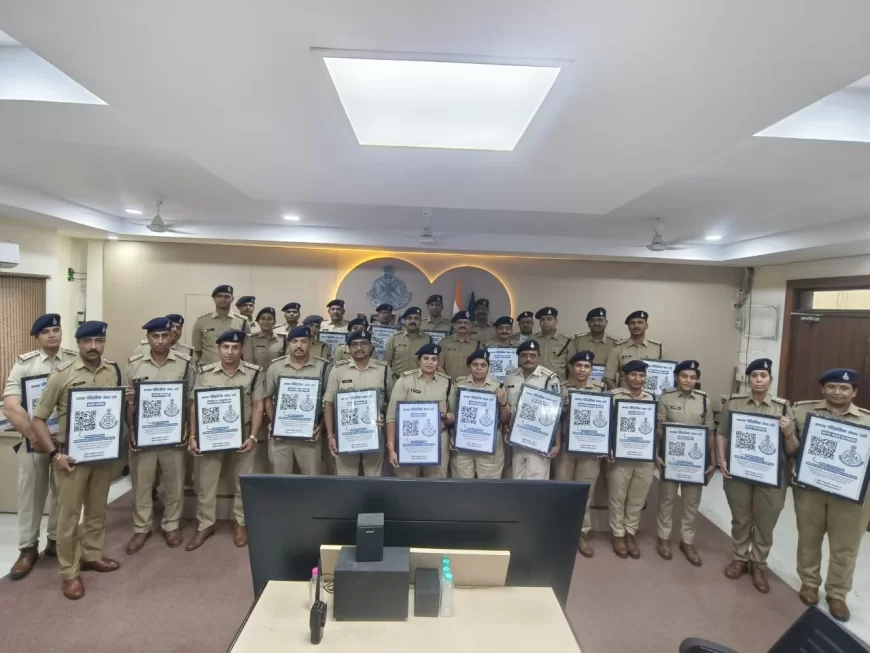 देवास पुलिस का डिजिटल नवाचार: थानों पर लगे QR कोड से जनता सीधे SP को दे सकेगी फीडबैक