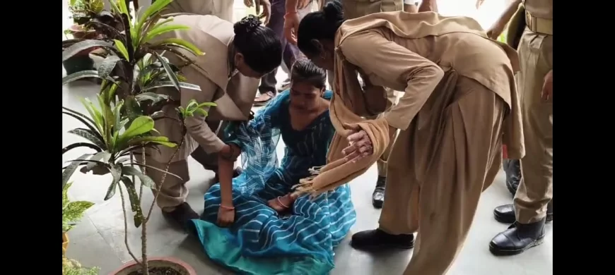 पति पर प्रताड़ना का आरोप लगा युवती ने कलेक्ट्रेट परिसर में पेट्रोल उडेल किया आत्मदाह का प्रयास