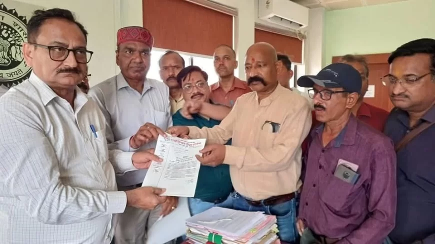 ग्वालियर प्रेस क्लब ने पत्रकारों की पिटाई पर जताया विरोध, मुख्यमंत्री के नाम सौंपा ज्ञापन, कार्रवाई नहीं हुई तो आंदोलन जारी रहेगा