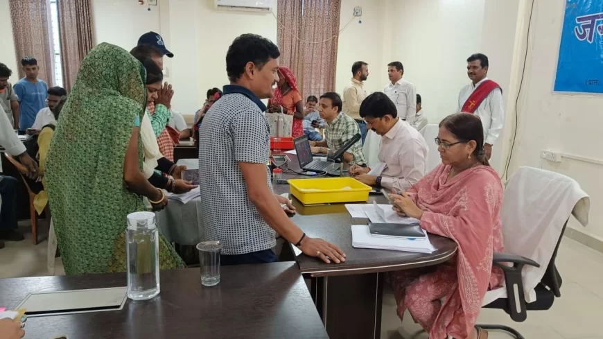कलेक्टर ने जनसुनवाई में सुनी आमजनों की समस्याएँ, अधिकारियों को निराकरण के दिये निर्देश
