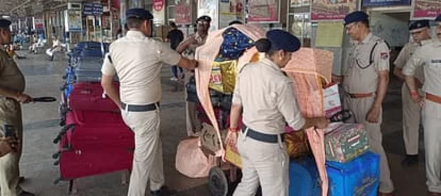यूपी में रेड अलर्ट, मथुरा रेलवे जंक्शन पर बढ़ाई गई सुरक्षा...चप्पे-चप्पे पर पुलिस की नजर