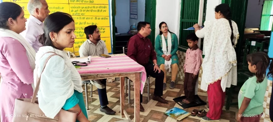 सीएचसी अधीक्षक ने किया बच्चों का स्वास्थ परीक्षण