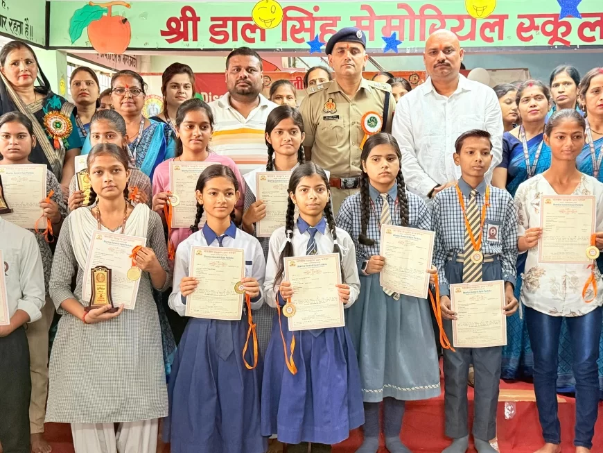 हरदोई में मेधावी छात्र-छात्राओं का हुआ सम्मान, एसपी नीरज कुमार जादौन ने पढ़ाया अनुशासन और ट्रैफिक नियमों का पाठ