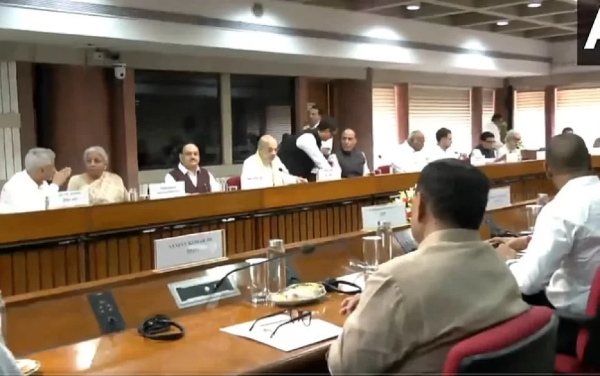 सर्वदलीय बैठक जारी; जवाबी कार्रवाई और भविष्य की रणनीति बता रही केंद्र सरकार
