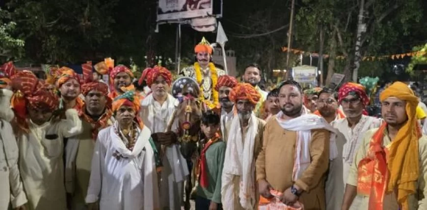बरसाना में धूमधाम से निकली महाराणा प्रताप की शोभायात्रा, शोभायात्रा के दौरान डीजे की थाप पर घोड़ियों ने किया नृत्य, राजपूत यूवक हाथों में तलवार लेकर कर रहे थे प्रदर्शन