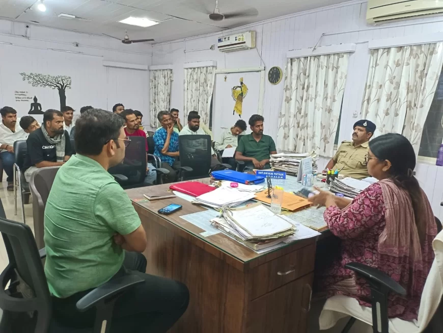 गुना में डीजे संचालन को लेकर प्रशासन सख्त, एसडीएम ने डीजे संचालकों के साथ की बैठक