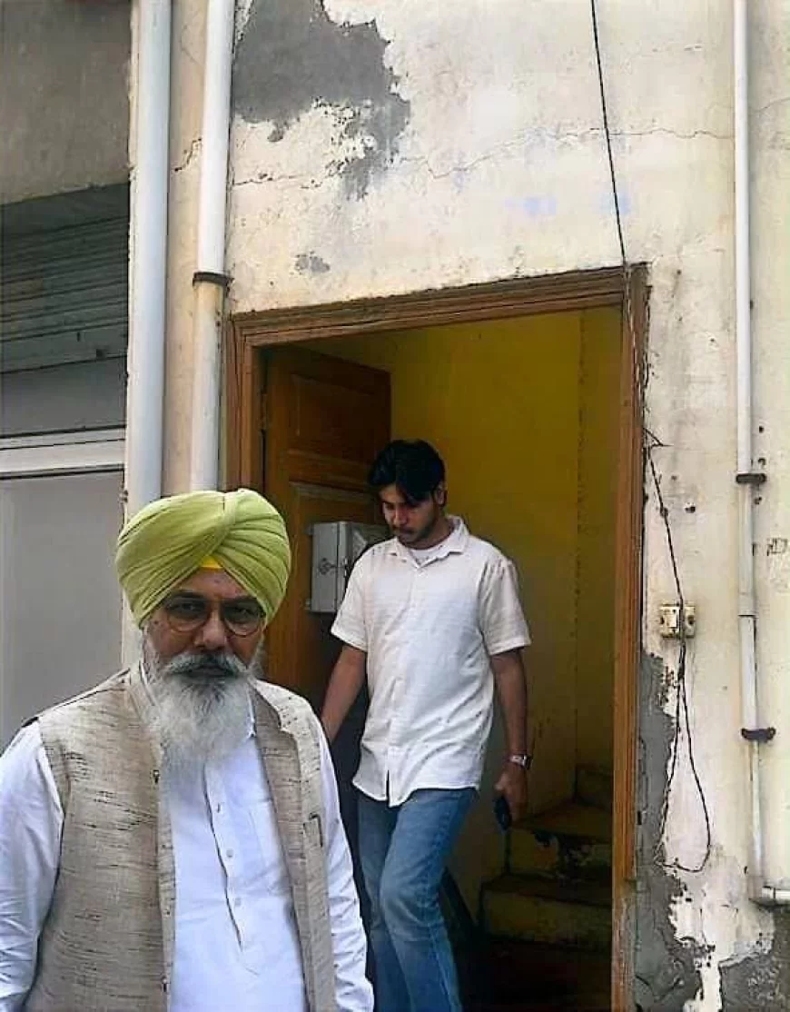 विधायक श्री सेखों ने जिला प्रशासन अनुभाग जंडोके कार्यालय का किया औचक निरीक्षण, अनुपस्थित रहने पर कर्मचारियों को फटकार, भविष्य में ऐसी लापरवाही न बरतने के निर्देश दिए गए