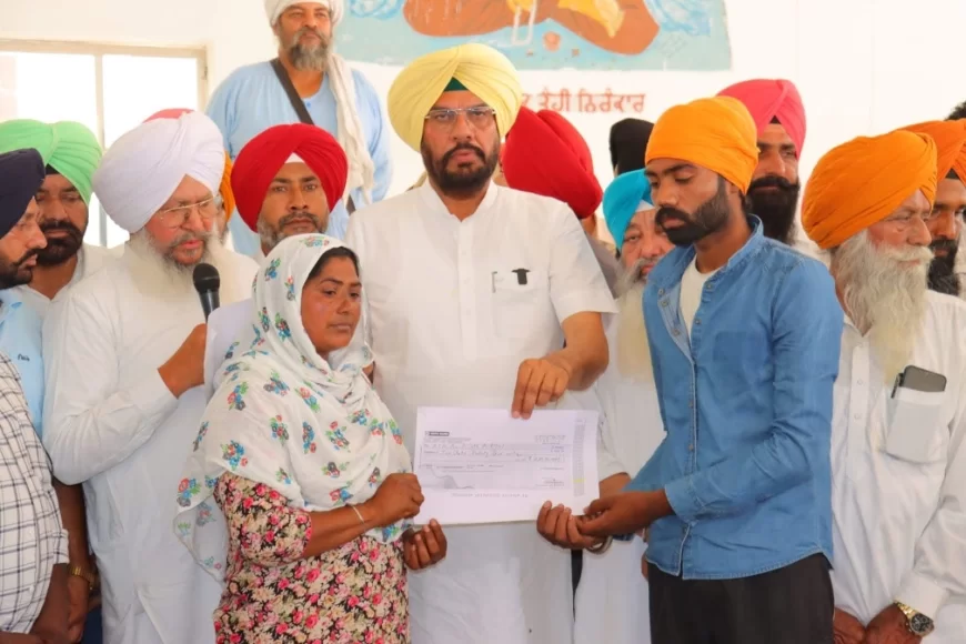 धालीवाल ने मजीठा में शराब दुर्घटना के पीड़ितों के परिवारों को 10-10 लाख रुपये के चेक दिए, जहरीली शराब बेचने के आरोप में पुलिस ने 16 लोगों को किया गिरफ्तार, सरकार ने 48 घंटे के भीतर मुआवजा दे दिया