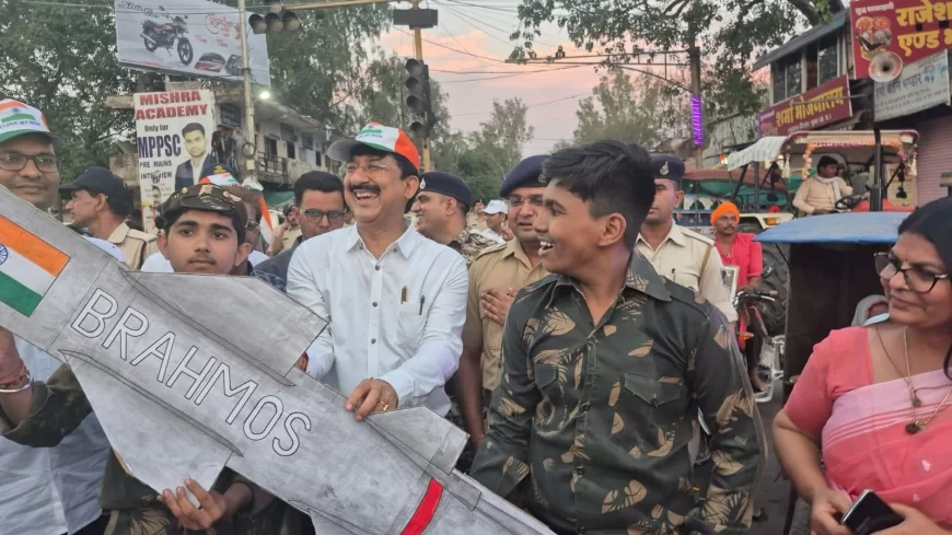ऑपरेशन सिंदूर की सफलता और सेना के सम्मान में गुना की निकली ऐतिहासिक तिरंगा यात्रा, तिरंगा यात्रा में साधु संतों सहित सर्व समाज के 10 हजार से अधिक नागरिक हुए शामिल, गुना की जनता ने रचा इतिहास, डेढ़ किलोमीटर से अधिक लंबी निकली तिरंगा यात्रा