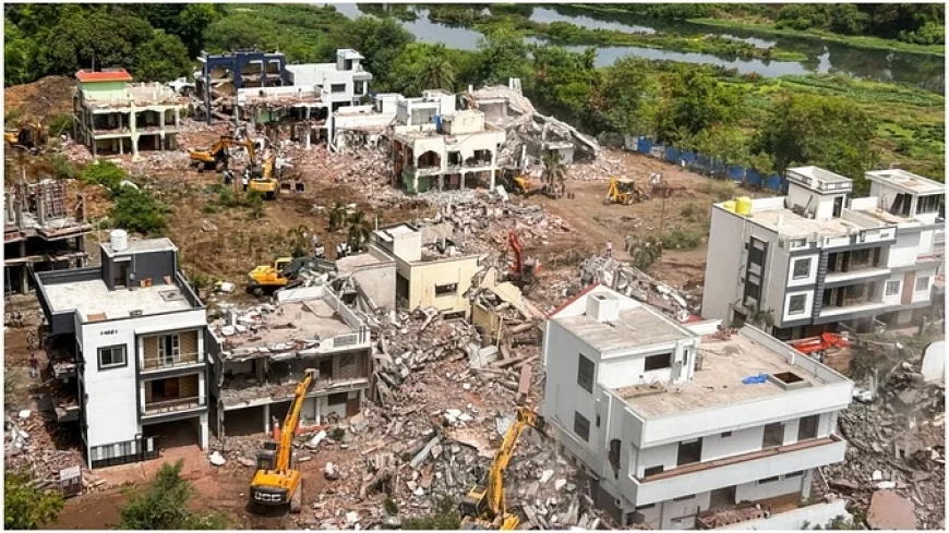 पुणे में इंद्रायणी नदी के किनारे बने 36 अवैध बंगले ध्वस्त, एनजीटी के आदेश पर नगर निगम ने की कार्रवाई