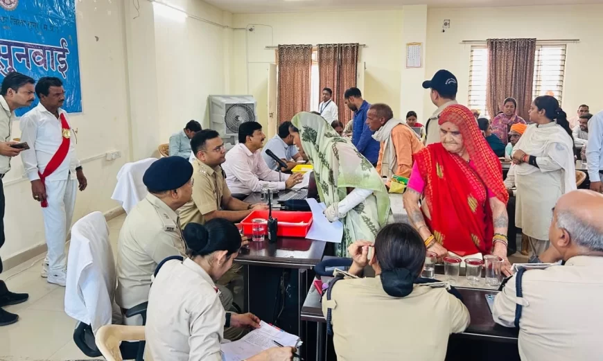 जिला एवं पुलिस प्रशासन की संयुक्त पहल पर आज जनसुनवाई का किया गया आयोजन, कलेक्टर श्री कन्याल का नवाचार, विभिन्न समस्याओं से संबंधित 410 आवेदन हुए प्राप्त, निराकरण के दिये निर्देश