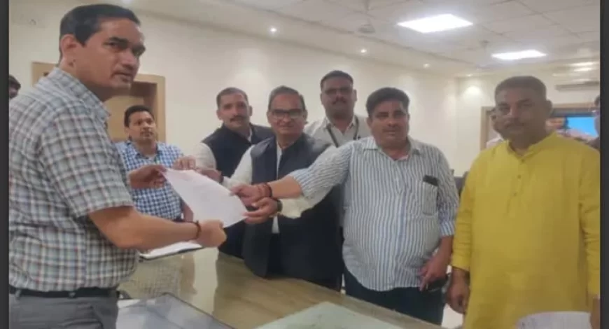 श्री माथुर चतुर्वेद परिषद ने गंगा दशहरा को लेकर डीएम को ज्ञापन