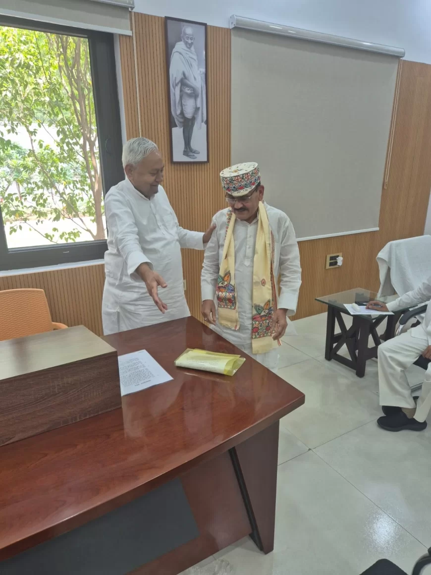 जेडीयू नेता नर्मदेश्वर सिंह ने सीएम नीतीश से मुलाकात कर गायघाट से चुनाव की तैयारियों को लेकर चर्चा की