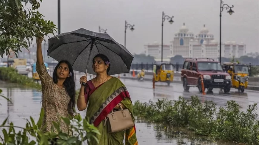 देश में कई जगह भारी बारिश, घरों में पानी... सड़कें बंद; महाराष्ट्र-कर्नाटक में तबाही
