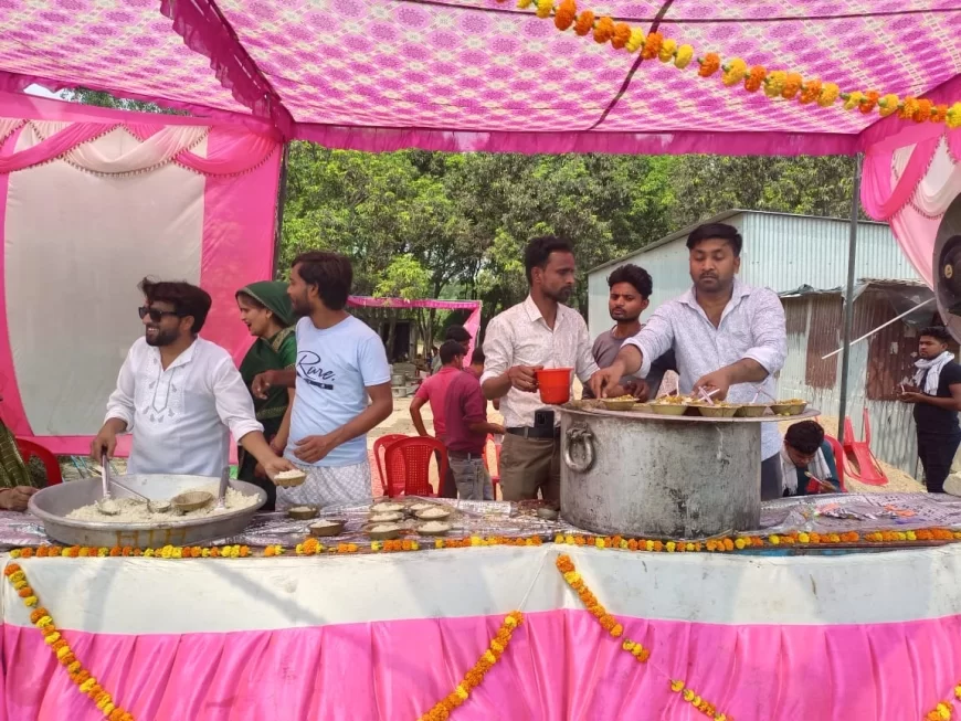 कछौना कस्बा में श्री सोमेश्वर सेवादार समिति व डॉ० मुकेश गुप्ता ने भण्डारे का किया आयोजन