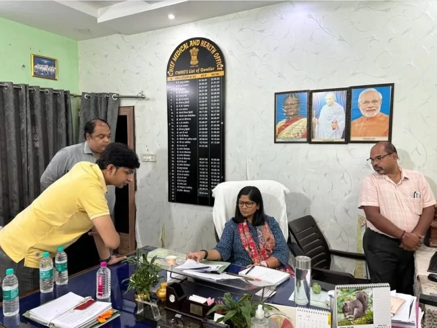 अचानक सीएमएचओ कार्यालय का किया कलेक्टर श्रीमती चौहान ने निरीक्षण, स्वास्थ्य सुविधाओं के संबंध में की समीक्षा और दिए आवश्यक दिशा–निर्देश