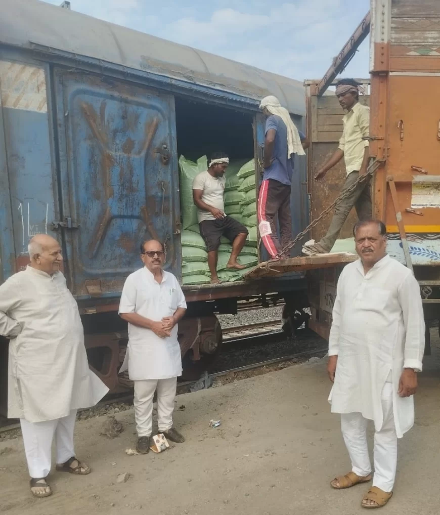 गुना जिले में पहुंची DAP खाद की बड़ी खेप, किसानों को मिली राहत, खिले चेहरे